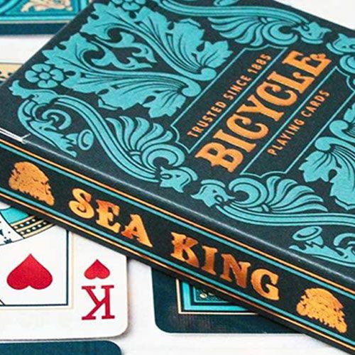 https://magicdream.fr/cdn/shop/files/bicycle-sea-king-tour-de-magie-jeu-de-cartes-poker-luxe-dos-figure-coeur.jpg?v=1686653330